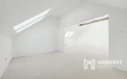 Na predaj výnimočný 2-izbový podkrovný byt v centre Žiliny