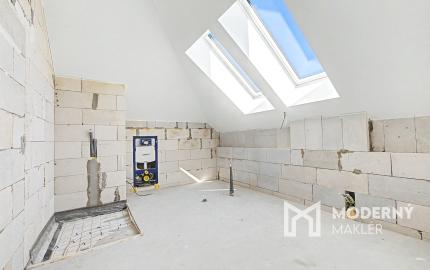 Na predaj výnimočný 2-izbový podkrovný byt v centre Žiliny