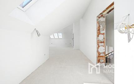 Na predaj výnimočný 2-izbový podkrovný byt v centre Žiliny