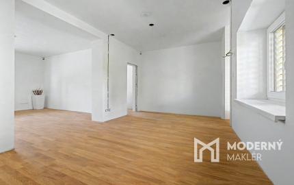 Na predaj priestranný 3-izbový byt s terasou v centre Žiliny