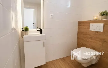 Na predaj zariadený rodinný dom s terasou – Dvorec, časť Sliezska Osada