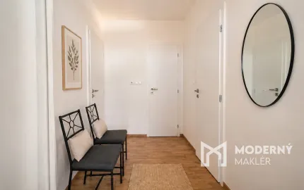 Na predaj zariadený rodinný dom s terasou – Dvorec, časť Sliezska Osada