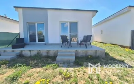 Na predaj zariadený rodinný dom s terasou – Dvorec, časť Sliezska Osada