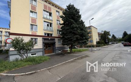 Na prenájom 1-izbový byt s balkónom vo vyhľadávanej lokalite Sihoť v Trenčíne