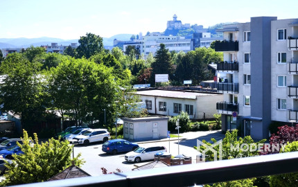 Na prenájom veľkorysý 2izb byt na Zlatovskej ul. v Trenčíne