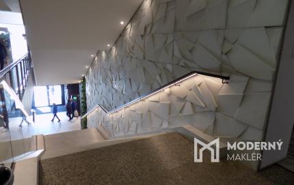 Obchodný priestor 400 m2, s oknami na ulicu, na 1. poschodí OD DARGOV, Košice - centrum