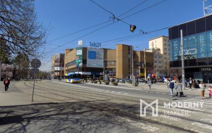 Obchodný priestor 400 m2, s oknami na ulicu, na 1. poschodí OD DARGOV, Košice - centrum