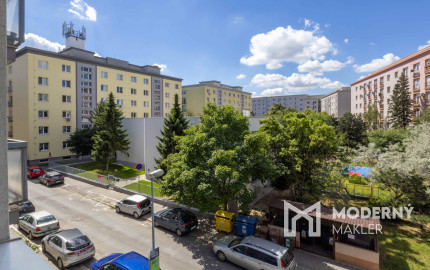 Na prenájom utulný 2-izbový byt v širšom centre Bratislavy – Nové Mesto