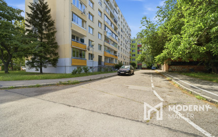 Investičná príležitosť vo Vrakuni – priestranný 2-izbový byt 64 m² s lodžiou na Čiližskej ulici