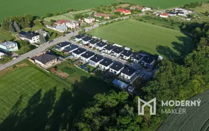 Na predaj zariadený rodinný dom s terasou – Dvorec, časť Sliezska Osada