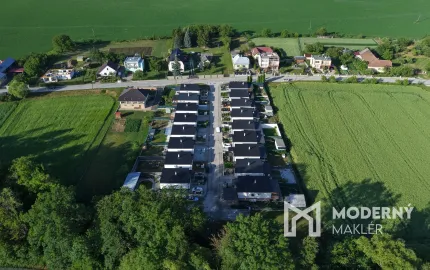 Na predaj zariadený rodinný dom s terasou – Dvorec, časť Sliezska Osada