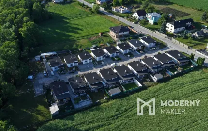 Na predaj zariadený rodinný dom s terasou – Dvorec, časť Sliezska Osada