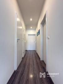 Na predaj nízkoenergetický 4-izbový bungalov s bazénom v Rajke