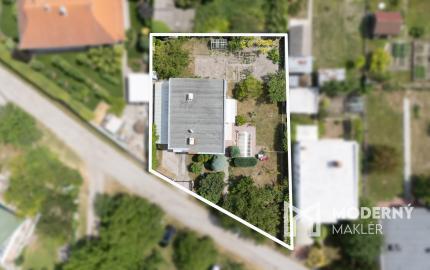 Na predaj 6-izbový rodinný dom s garážou a bazénom v Kvetoslavove