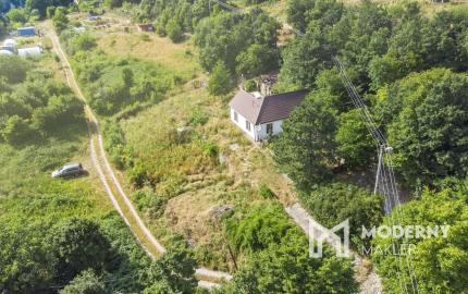 Výnimočný pozemok s RD a nádherným výhľadom na Svätý Jur
