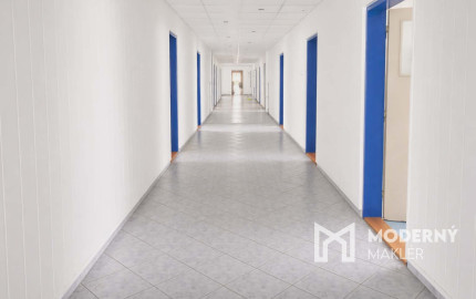 Na predaj administratívna budova "Zornica" v Bánovciach nad Bebravou