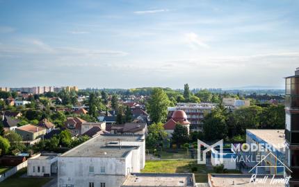 PRIESTRANNÝ 2-IZBOVÝ BYT S POTENCIÁLOM NA 3-IZBOVÝ / PREDAJ