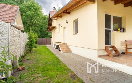 Na predaj štýlový, celoročne obývateľný víkendový dom v Jakubove