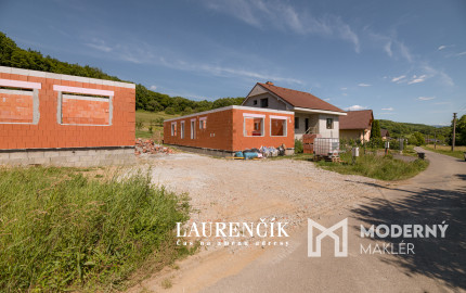 NA PREDAJ |  4 - IZBOVÝ RODINNÝ DOM BUNGALOV | MELČICE LIESKOVÉ - ČASŤ DOLINA