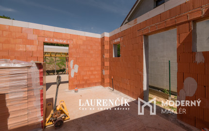 NA PREDAJ |  4 - IZBOVÝ RODINNÝ DOM BUNGALOV | MELČICE LIESKOVÉ - ČASŤ DOLINA
