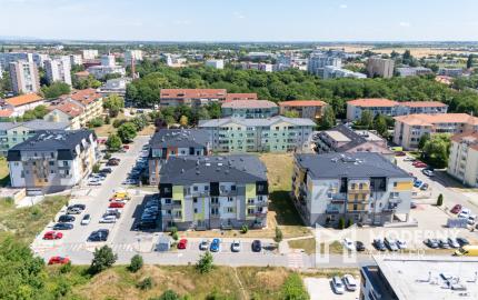 Na predaj 2-izbový byt s 2 garážovými státiami v Šamoríne