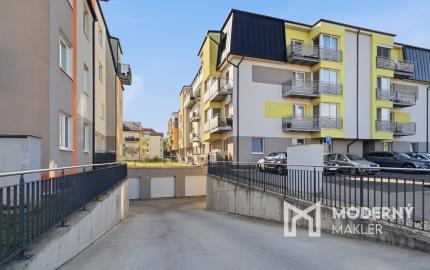 Na predaj 2-izbový byt s 2 garážovými státiami v Šamoríne