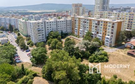 Na predaj 3-izbový byt s dvoma loggiami, BA - Karlova Ves
