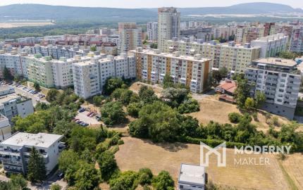 Na predaj 3-izbový byt s dvoma loggiami, BA - Karlova Ves