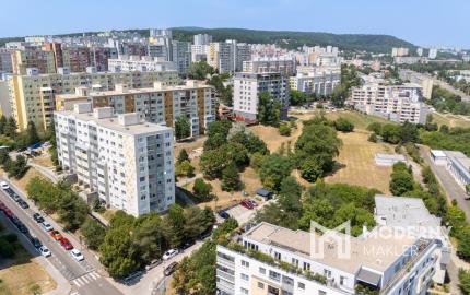 Na predaj 3-izbový byt s dvoma loggiami, BA - Karlova Ves