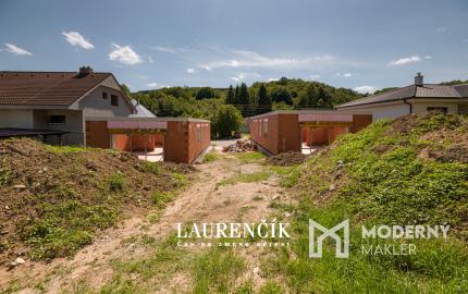 NA PREDAJ |  4 - IZBOVÝ RODINNÝ DOM BUNGALOV | IVANOVCE