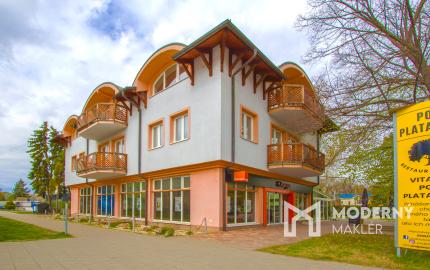 Na prenájom kancelária s vlastnou kúpeľňou v centre Šamorína