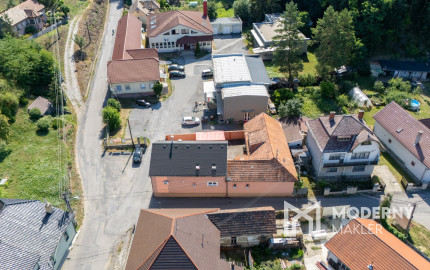 Na predaj rodinný dom s možnosťou okamžitého podnikania a priestranným bývaním v obci Hajnáčka