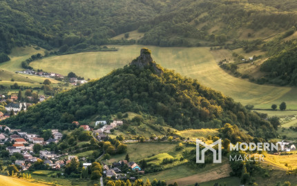 Na predaj rodinný dom s možnosťou okamžitého podnikania a priestranným bývaním v obci Hajnáčka