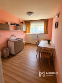 Na prenájom rozostavaný objekt s veľkým pozemkom – ideálny ako sklad alebo dielňa v obci Lednické Rovne