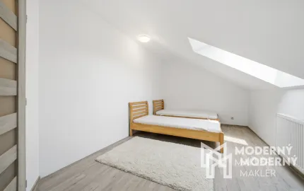 Na predaj 4-izbový byt so záhradou a bazénom vo Veľkých Úľanoch