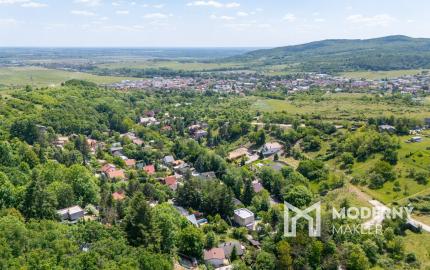 ZNÍŽENÁ CENA:Na predaj 5-izbový dom v stave HOLODOM pod lesom so záhradou v Limbachu