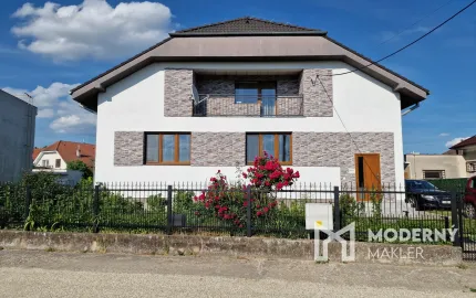 Na predaj priestranný 4-izbový byt v rodinnom dome blízko Senca