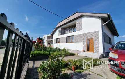 Na predaj priestranný 4-izbový byt v rodinnom dome blízko Senca