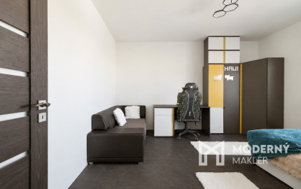 Na predaj priestranný, štýlový 3-izbový byt s balkónom v Europalace – Žilina