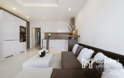Na predaj priestranný, štýlový 3-izbový byt s balkónom v Europalace – Žilina