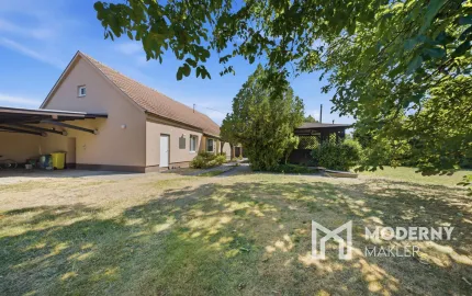 Na predaj útulný 3-izbový dom po rekonštrukcii s pozemkom v Dolnom Jatove