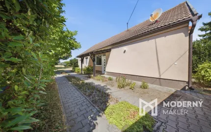 Na predaj útulný 3-izbový dom po rekonštrukcii s pozemkom v Dolnom Jatove