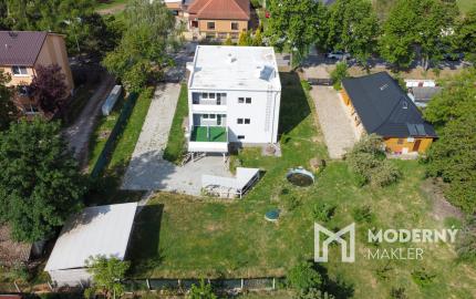 Na predaj rodinný dom s 10 ubytovacími jednotkami v obci Bardoňovo