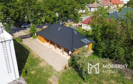 Na predaj rodinný dom s 10 ubytovacími jednotkami v obci Bardoňovo
