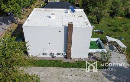 Na predaj rodinný dom s 10 ubytovacími jednotkami v obci Bardoňovo