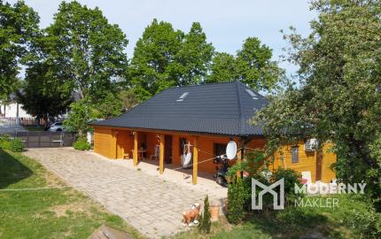 Na predaj rodinný dom s 10 ubytovacími jednotkami v obci Bardoňovo