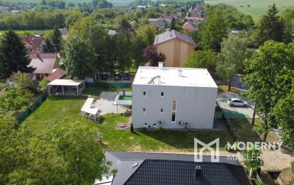 Na predaj rodinný dom s 10 ubytovacími jednotkami v obci Bardoňovo