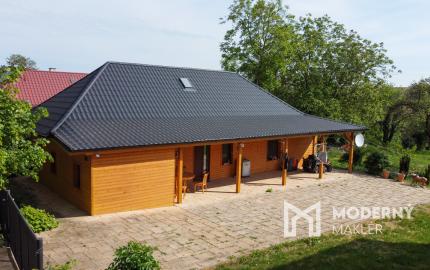 Na predaj rodinný dom s 10 ubytovacími jednotkami v obci Bardoňovo