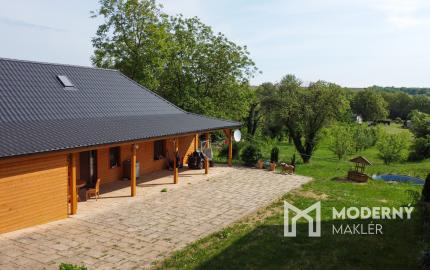 Na predaj rodinný dom s 10 ubytovacími jednotkami v obci Bardoňovo
