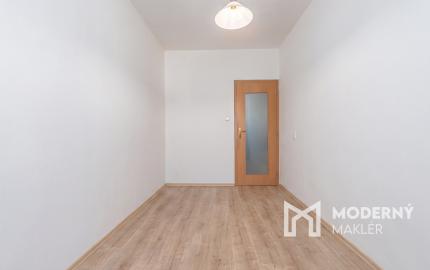 Na predaj svetlý 3-izbový byt s balkónom v Karlovej Vsi – blízko lesa a centra